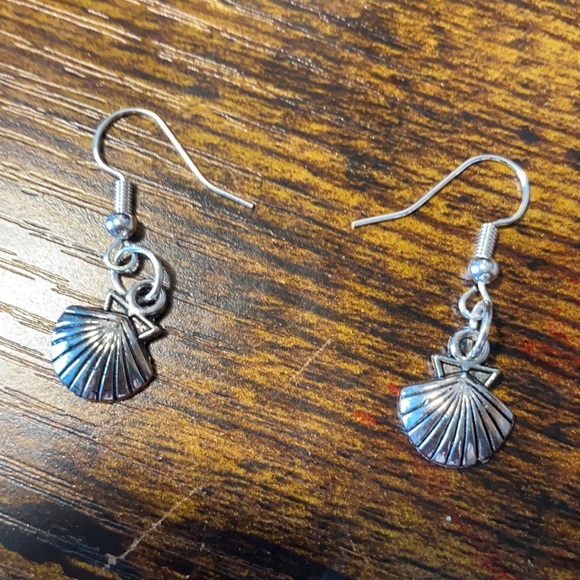 Shell earings - Picture 1 of 1